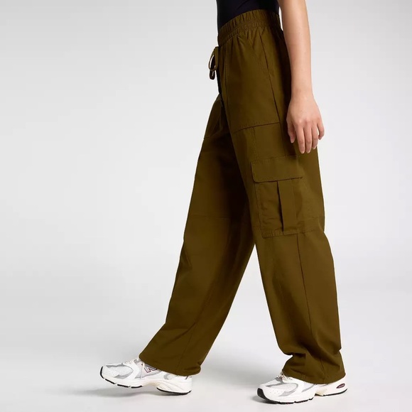CALIA by Carrie Underwood Pants - CALIA Women's Nyluxe Cinch Cargo Pant in Dark Khaki Olive, size XL